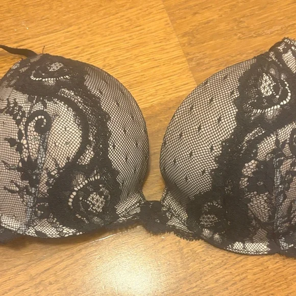 Black Lace Push-Up Bra & Lace Thong Set - Picture 2 of 5